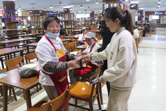 说明: C:\Users\1\Desktop\12.26“情暖冬日,让爱升温”主题活动\IMG_8941.JPG