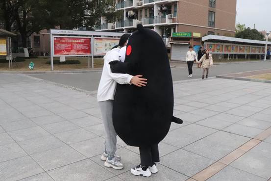 说明: C:\Users\1\Desktop\12.26“情暖冬日,让爱升温”主题活动\IMG_8945.JPG